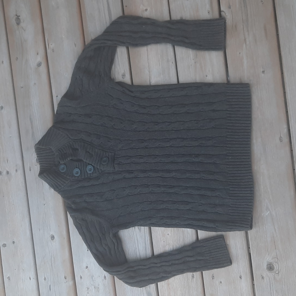 Denver Hayes sweater